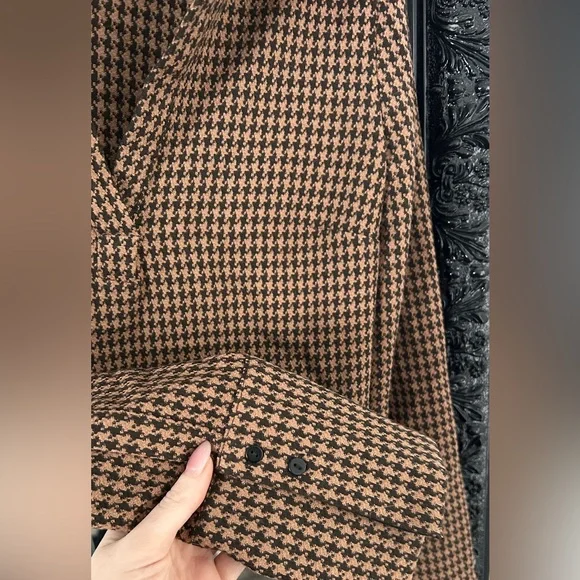 Collared Cropped Long Sleeve - Picture 3 of 3